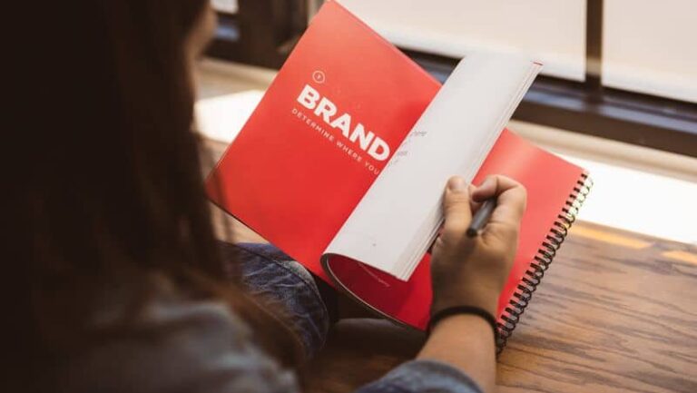 How to Build a Lasting Brand Identity in 2025: How to Make Lasting Impression